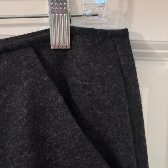 CAbi Gray Wool Blend Andy's Modern Mini Skirt Size 6 - Picture 6 of 8